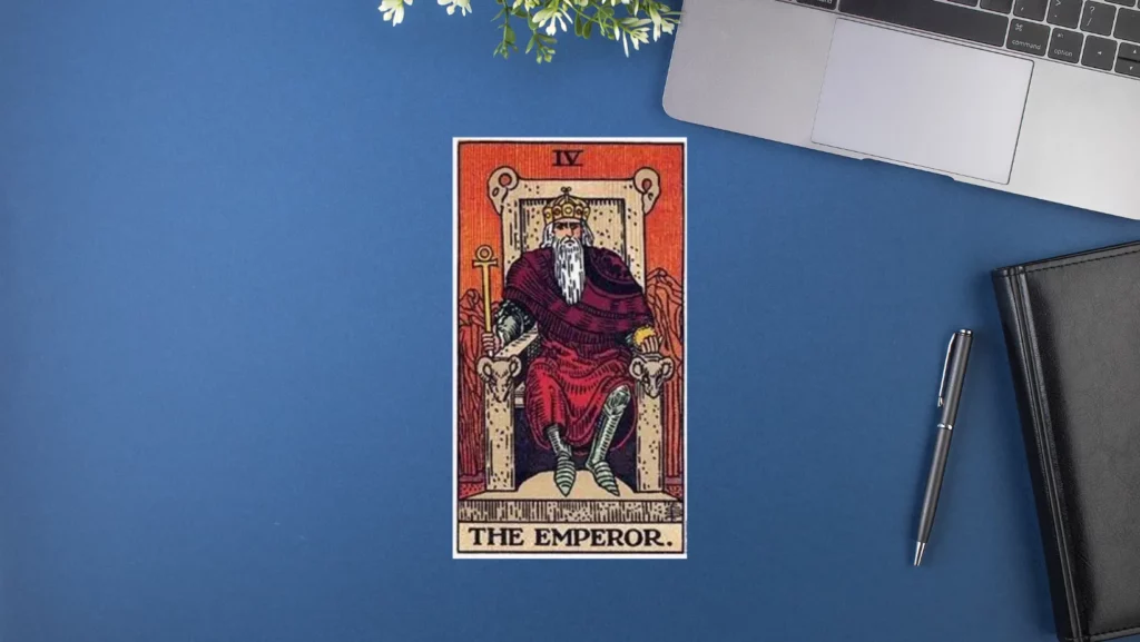 ★常見關鍵字：壓力、侵略性、父權主義、均權主義、創業族、業務人士 ★元素代表：火元素（牡羊座） ★好壞性質：正面牌 ☀︎圖片資訊： 一個威嚴的男子，坐在 石頭椅上， 他看起來非常的緊張， 暗示這一張牌的壓力感 ，背後的山，光禿禿的代表他缺乏資源， 一切需要靠自己， 身上穿著盔甲暗示著他必須隨時作戰， 手上拿著權杖也暗示著他掌握著自己生命的主導權， 椅子上的羊頭暗示著跟牡羊座的連結。 ☀︎牌意衍生： 這是一個 高壓的時期， 你必須為自己的人生負責任， 抽到這張牌的你就像是一個要出去打仗的人， 一個要跑業務的人， 你的生命的主導權在你的手上， 你的成就也在你手上， 所以你會倍感艱辛， 但同時如果你能克服艱苦的話將得到成就， 感情上容易太過想成功而給人侵略感的感覺， 在感情上也容易太想掌控資源壓力的感覺， 當這張牌出現你會意識到有無形的壓力在你的肩頭上。 ☀︎逆位衍生： 壓力過大， 不放過自己， 太過想成功而走錯方向， 易怒易爆炸。 ☀︎實戰應用： 🂡如果占卜問工作是否發展順利， 這是一張艱辛的時刻， 無法順利進行，你可能被老闆給予重大的責任必須要完成， 你可能有龐大的業務壓力， 但抽到這張牌的同時你是有能力克服任何問題的小你能撐過壓力。 🂡如果占卜問感情是否可以交往， 這一張牌可能因為太 過積極而有機會交往但同時也可能因為太過積極給對方壓力，沒辦法交往，主要可以參考抽到其他的牌來搭配看到底成功與否 🂡如果占卜問對方是否主動：這張牌 代表關係中充滿壓力， 無法順利進展關係， 對方可能因為壓力而被迫主動進展關係， 也可能因為壓力逃避關係。 🂡如果占卜問財運的狀況：這張牌是一張 財運由自己創造的牌， 這張牌代表的是如果財運要好收入要高你必須要好好的努力， 同時如果你逃避責任的話就不會有財運。 🂡如果占卜問學業的狀況：這張牌代表你在 求學上有很大的壓力必須要考好， 代表你是一個很好的學生， 有很強的上進心， 你可能沒有補習但是你會自動自發地去圖書館看書， 這張牌代表的是你可以勤能補拙的在學業上有好的表現。